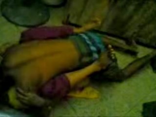 Indieši pleasant typical ciems seductress chudai par grīda uz slēpts kamera - wowmoyback